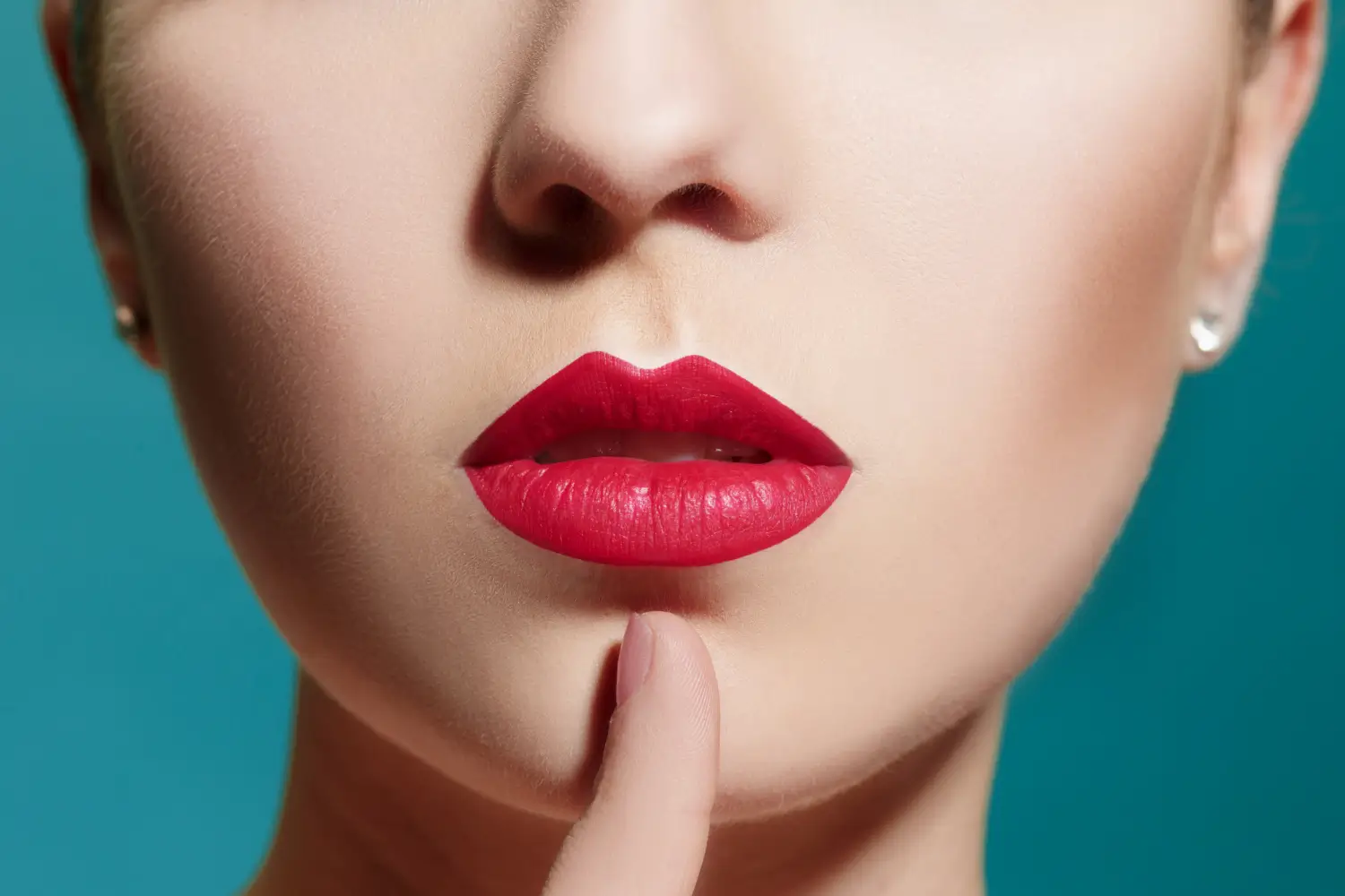 red, symmetrical lips
