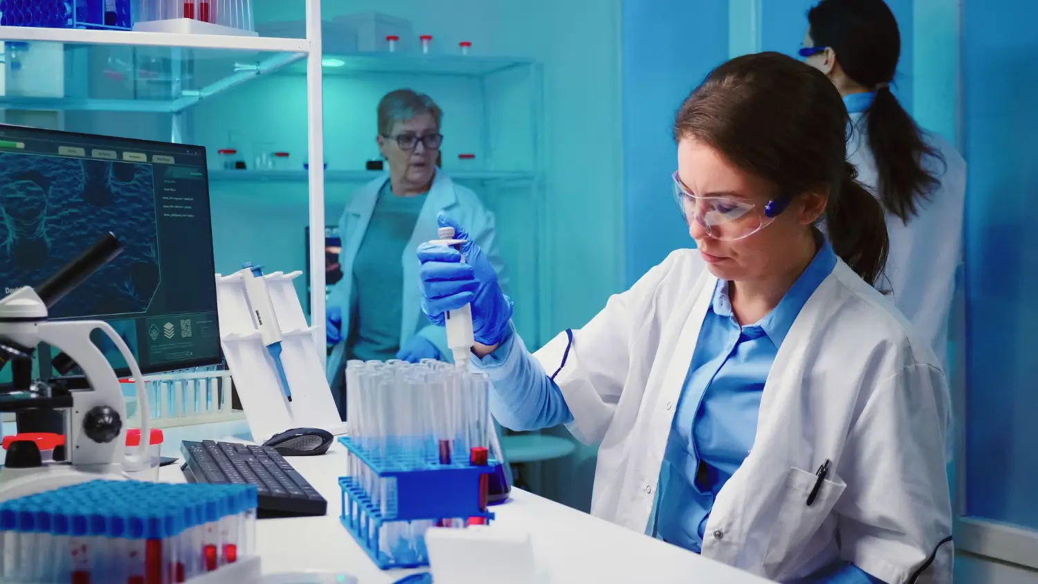 doctor preparing the medicine for testing