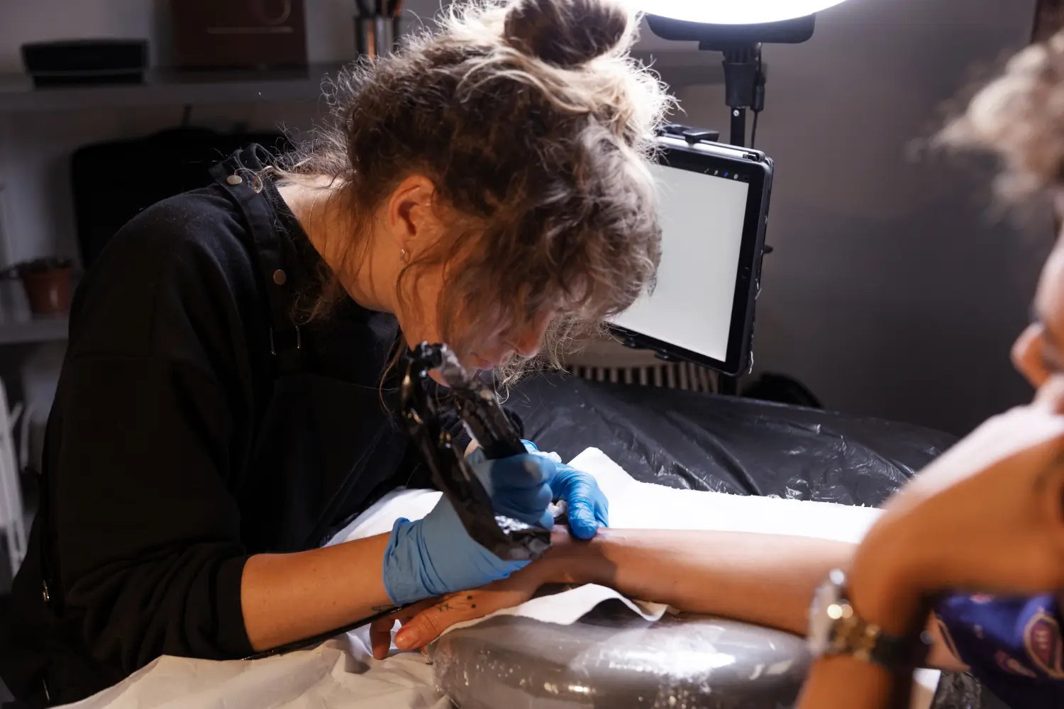 doing his tattoo